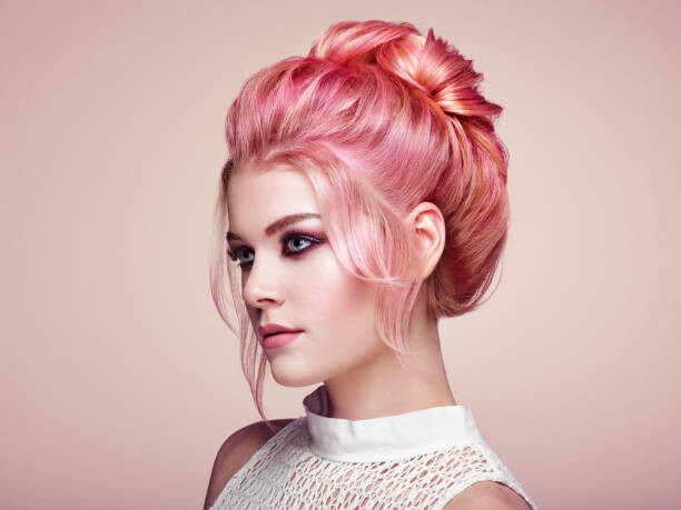 Canvas Print Blonde girl with elegant and shiny hairstyle