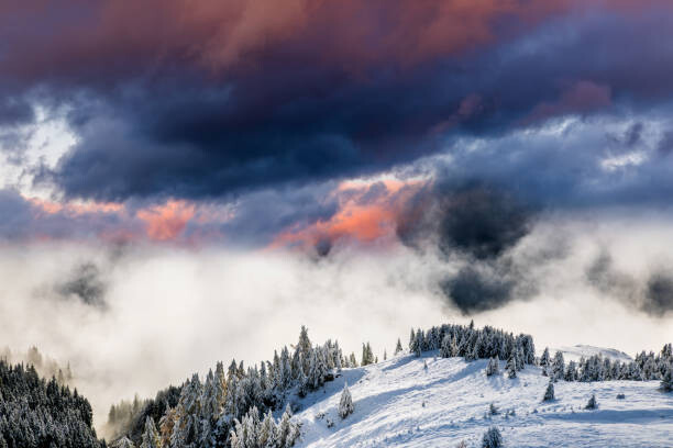 Canvas Print Dramatic dawn in winter mountains in the Alps