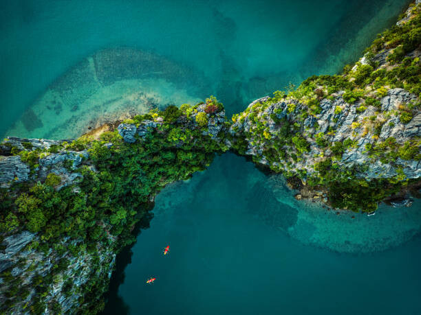 Canvas Print Drone view on rocks and canoes