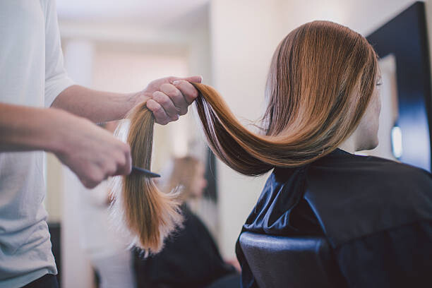 Canvas Print Girlfriends getting new haircut.