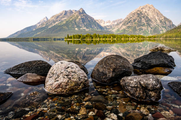 Canvas Print Large Rocks Along the Shore of Leigh Lake