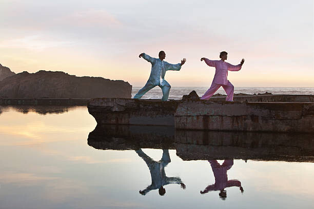 Canvas Print Man and woman practicing Tai Chi.