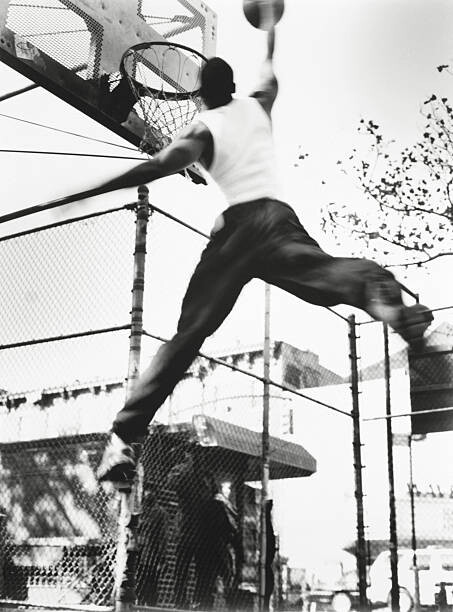 Canvas Print Man playing basketball, low angle view