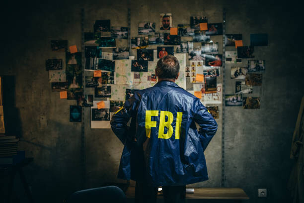Canvas Print Mature FBI agent works on a case alone
