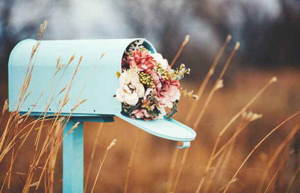 Canvas Print Pastel teal mailbox with bouquet of flowers