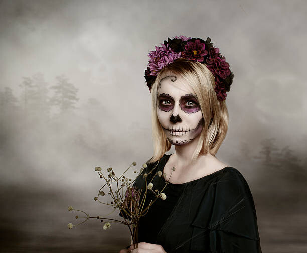 Canvas Print Portrait of woman with sugar skull makeup
