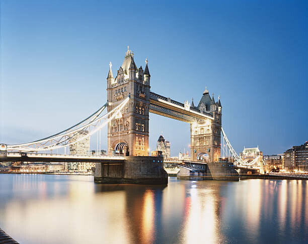 Canvas Print Tower Bridge and city of London at dusk