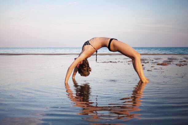 Canvas Print Woman wearing bikini doing yoga at