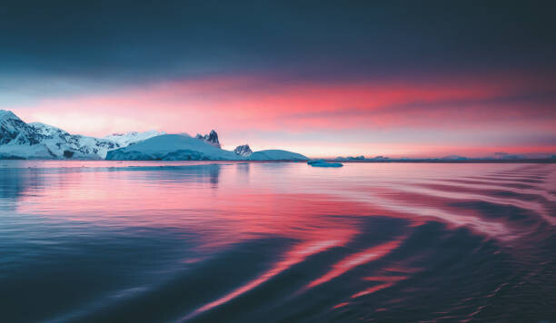 Canvas-taulu Stunning sunset on the Antarctic peninsula