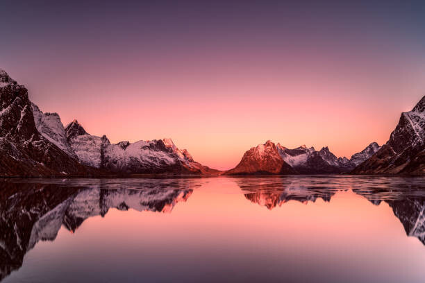 Canvas-taulu Sunrise over mountains, Lofoten, Norway