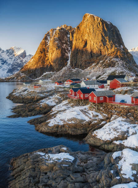 T-shirt iconic Hamnoy red houses village in