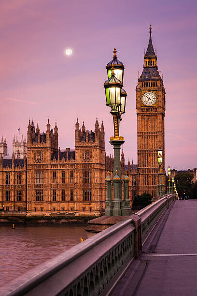 T-shirt Moon over London