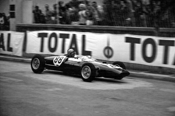 Sticker FJ winner Peter Arundell in the chiron lotus 22, 1962