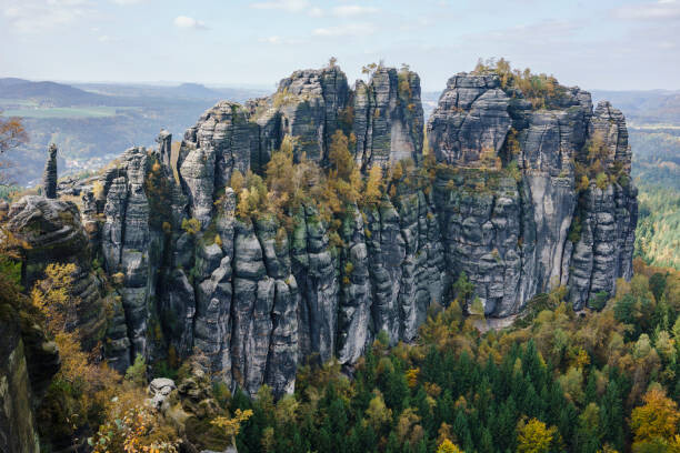 Μπλουζάκι High angle view of rocky cliffs
