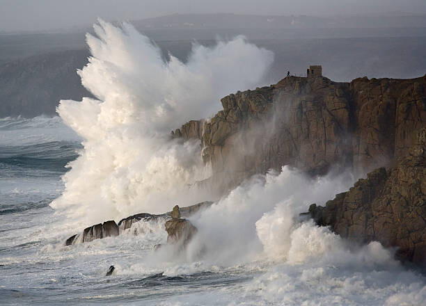 Αυτοκόλλητο Massive waves breaking on headland, Cornwall,