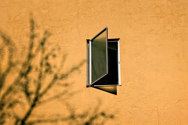 Футболка Open window on a orange wall