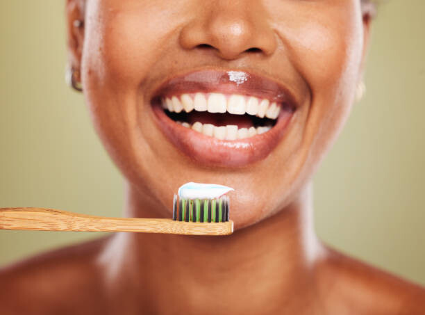 Plakat Black woman, wooden toothbrush or teeth
