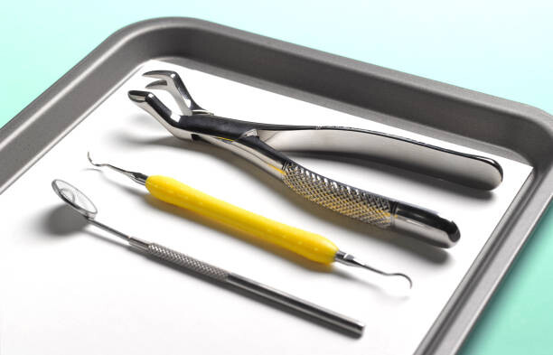 Plakat DENTAL TOOLS PREPARED FOR TOOTH EXTRACTION