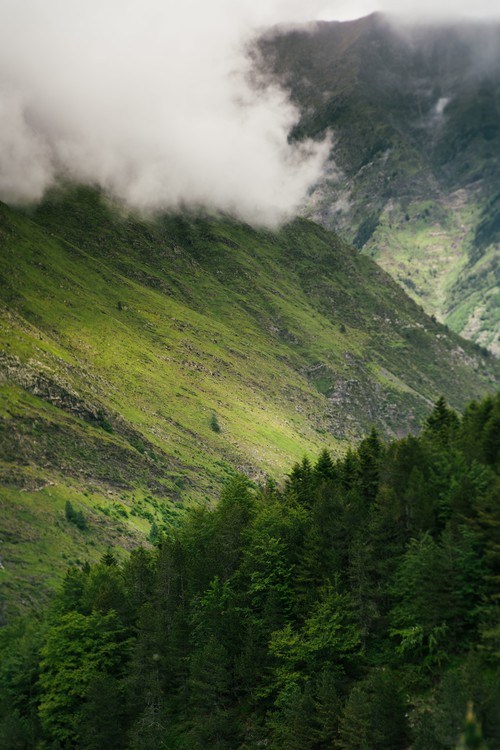 Art Print on Demand Fog clouds over the valley