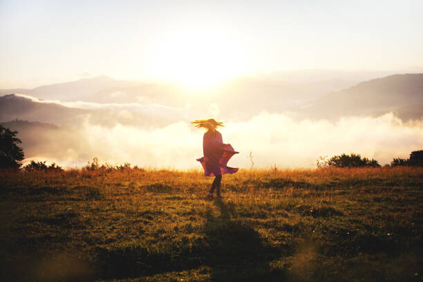 Poster Pretty Young Girl Dancing in Mountains