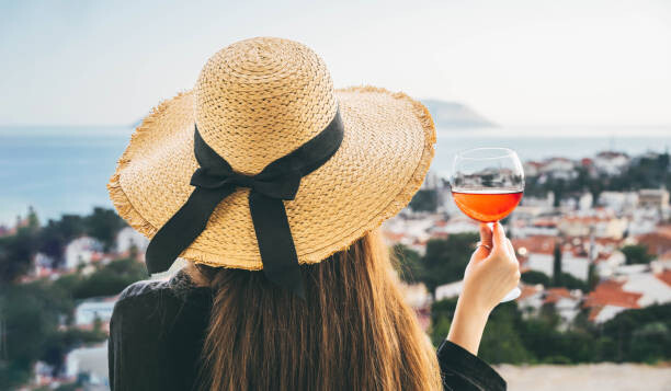 Poster A woman in a wicker hat