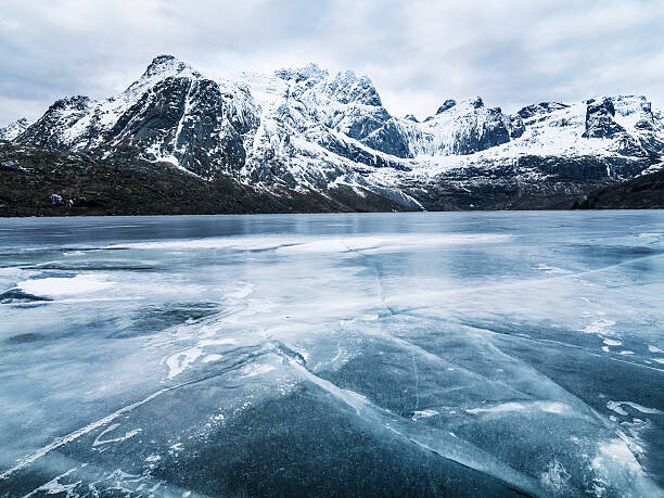 Плакат Frozen water and mountain range on background