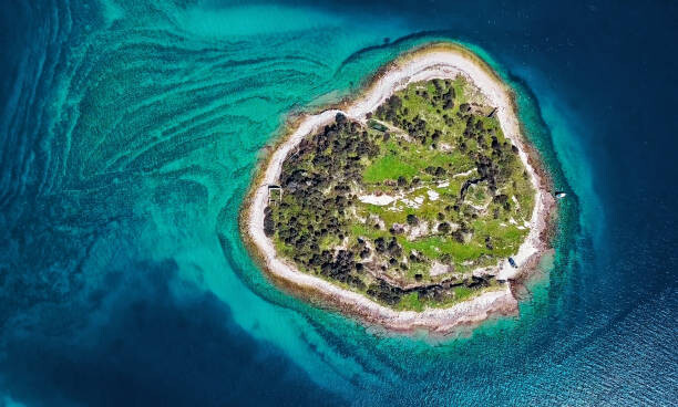 Плакат Top aerial view of desert island,