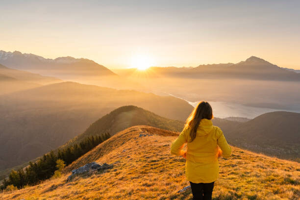 Poster Woman gazing at Lake Como and