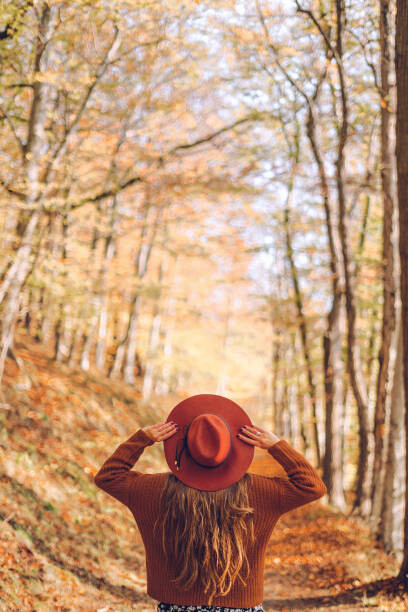 Poster Woman in the autumn forest