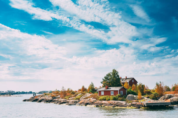 Футболка River By Building Against Sky