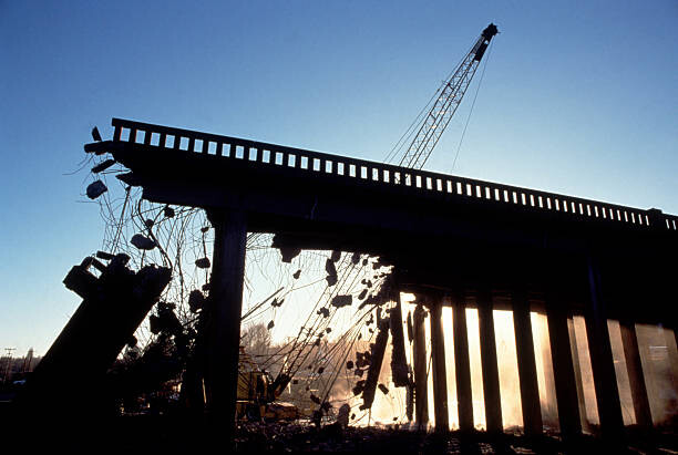 Quadro em tela Bridge Demolition