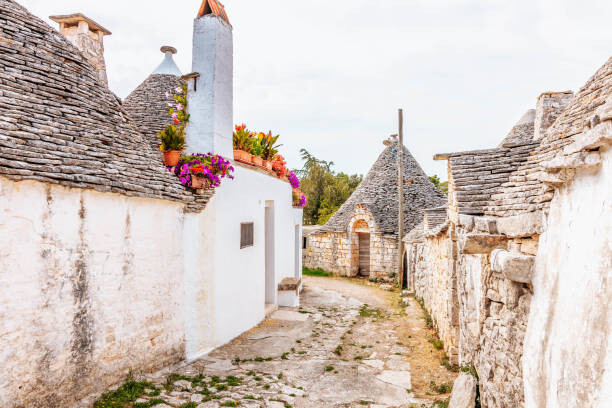 Quadro em tela The streets of Alberobello in Italy