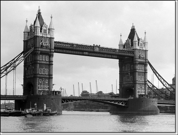 Philip Gendreau - View Of Tower Bridge Art Print