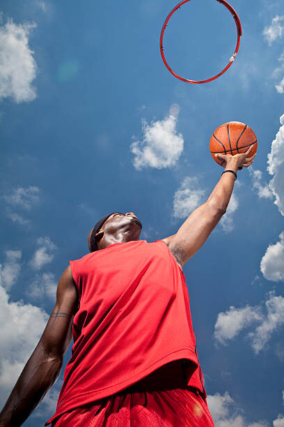 Αφίσα Basketball player shooting basket, view from below