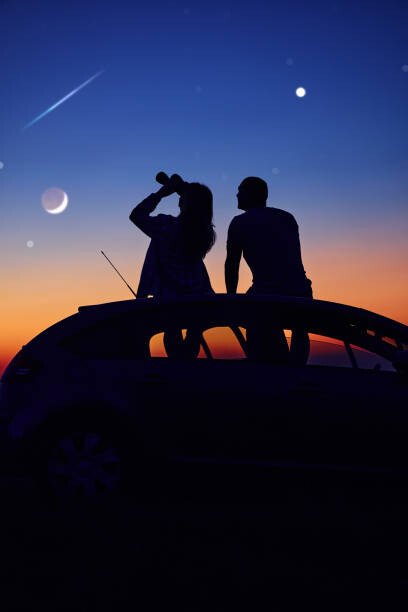 Αφίσα Couple stargazing together with binoculars.