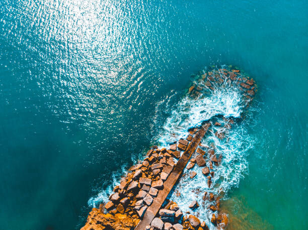 Αφίσα dramatic waves at breakwaters from the bird view