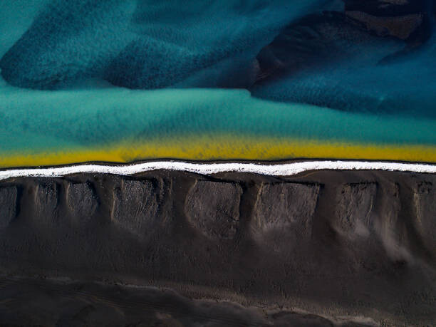 Αφίσα Drone shot showing a black sand