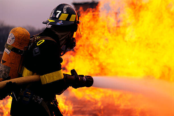 Αφίσα Firefighter Battling Flame