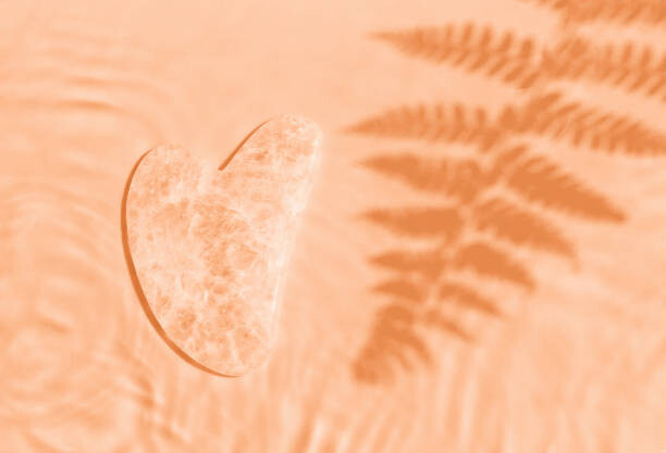 Αφίσα Quartz gua sha underwater and shadows