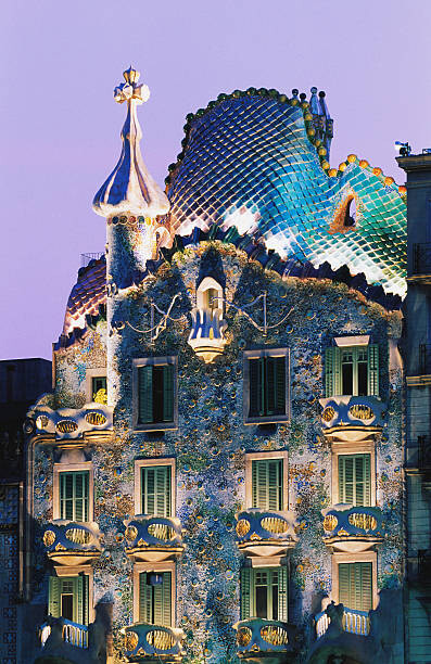Αφίσα Spain, Barcelona, Gaudi's Casa Batllo, dusk