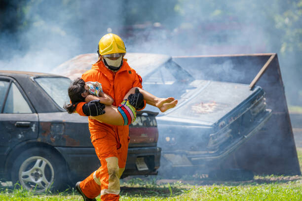 Εκτύπωση καμβά Firefighter to save child in fire