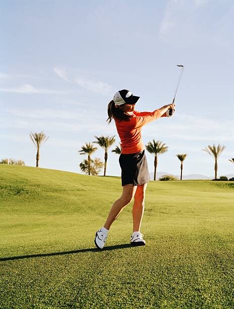 Εκτύπωση καμβά Golfer swinging golf club