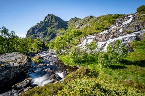 Εκτύπωση καμβά Lofoten waterfall on the hiking trail