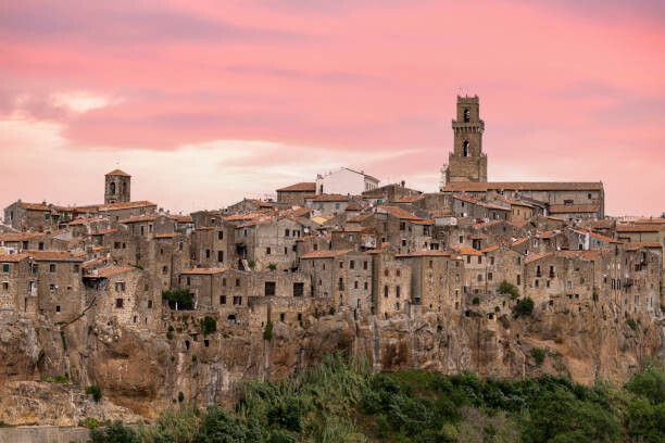 Εκτύπωση καμβά Stone houses of Pitigliano at sunrise,
