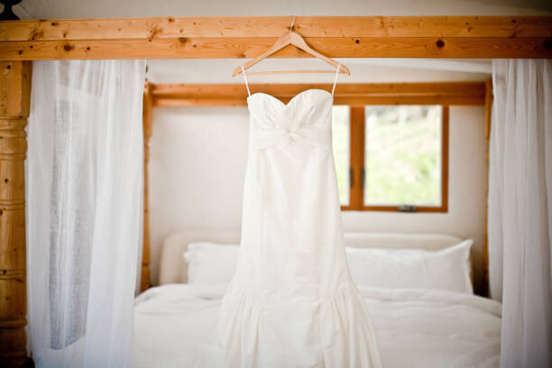 Εκτύπωση καμβά Wedding dress hanging bed