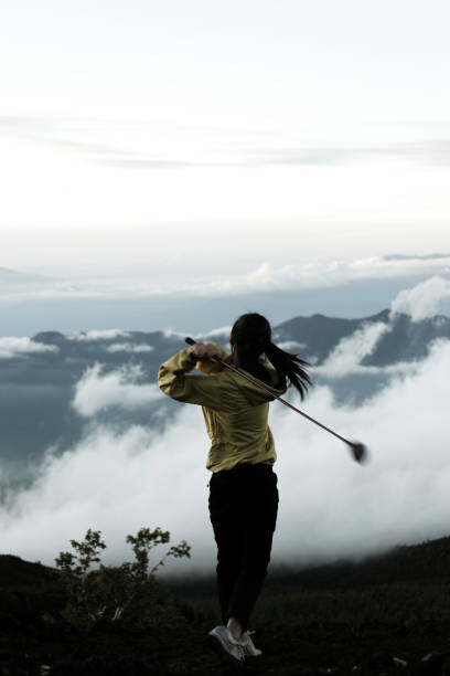 Εκτύπωση καμβά Young woman swing golf on mt.fuji