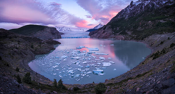 Картината върху платно Lake and glaciar Grey in Torres del Paine